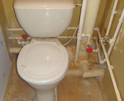Cauruļu skaits katrā vannas istabā atsevišķi