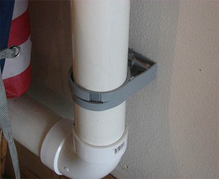 Attaching a plastic duct with a clamp