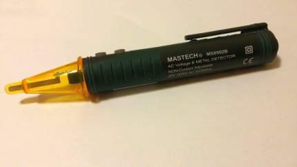 Hidden wiring detector screwdriver
