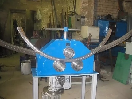 Machine for bending aluminum and copper pipes
