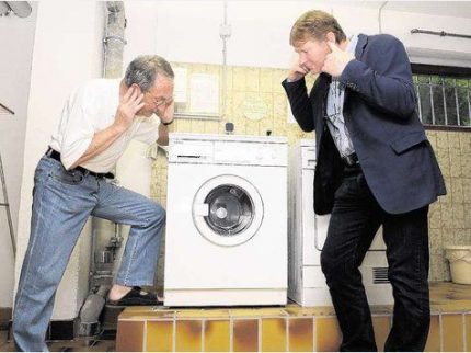 La machine à laver frappe