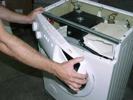 Demontage van de wasmachine