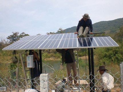 Montering og installation af solcellepanelet