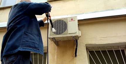 Cleaning the outside of the air conditioner