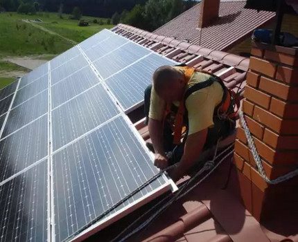 Instalación de paneles solares.