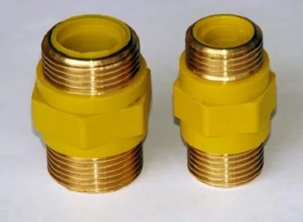 Dielectric adapter