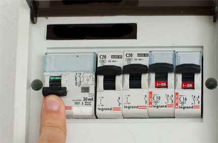 Supply voltage to sockets