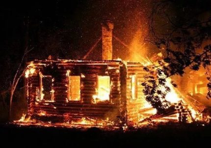 Incendie dans une maison en bois