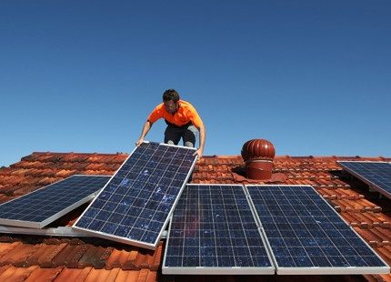 Installera en solgenerator på taket
