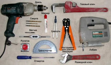Vėjo generatoriaus surinkimo įrankiai