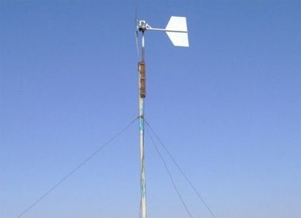 Mast wind generator