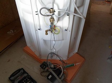 Connection of a steam generator to a shower cabin