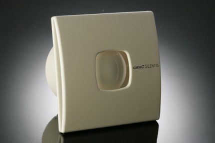 Ventilátor s přístupovým panelem