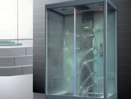 Sprchová kabina s hydromasáží