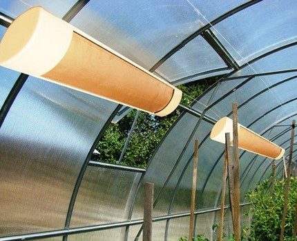 Quartz heaters in a greenhouse