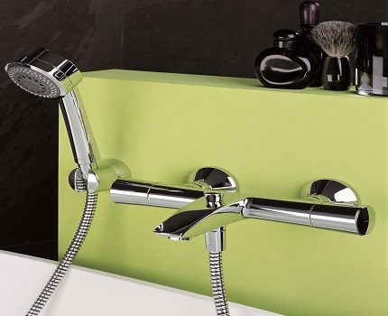 Chrome plated mixer tap with shower