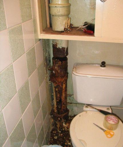 Old pipes in the toilet