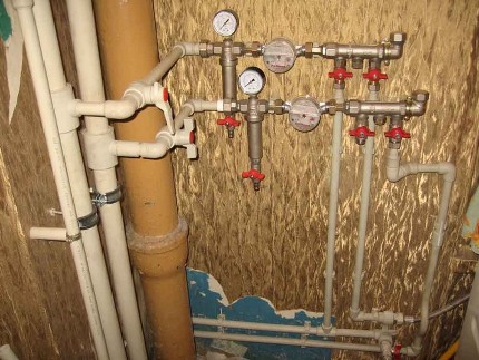 Pipe layout in the toilet