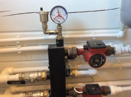 Circulation pump pressure gauge
