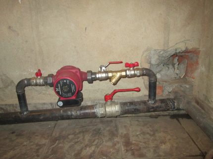 Mounting the pump in an open system