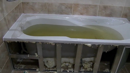 Instalación de un baño de acero.