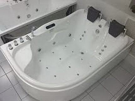 Acrylic hot tub