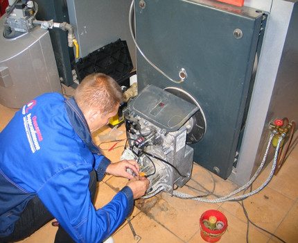 Master repairs a gas boiler