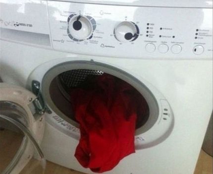 Blanchisserie dans la machine à laver