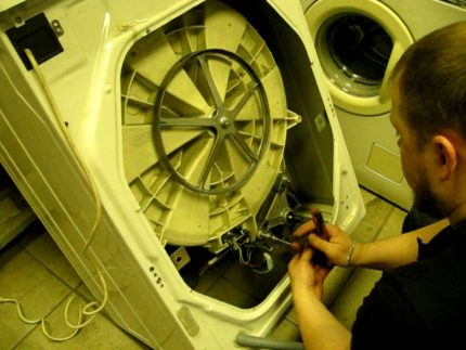 Dismantling the washing machine