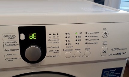 Cửa máy giặt không đóng