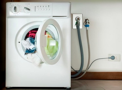 Desligue a máquina de lavar antes de reparar
