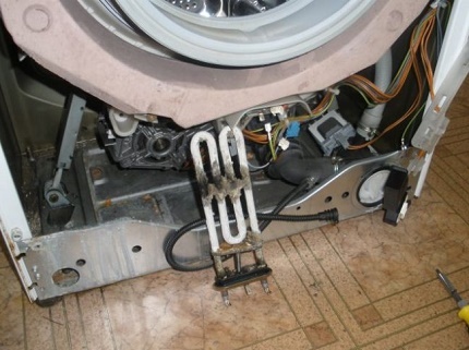 Dismantling the heating element of the washing machine