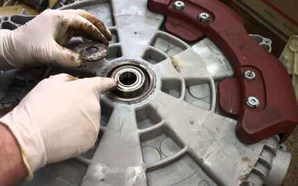 Installing the tank on the bearing