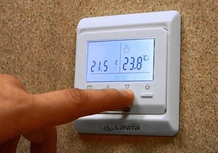 Montering av termostaten på väggen