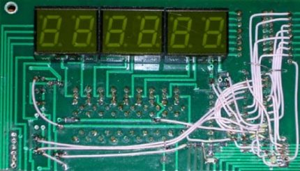 Thermometer with thermistors