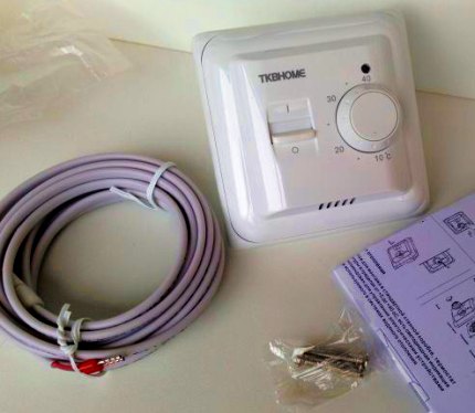 Mechanical temperature controller with wired sensor