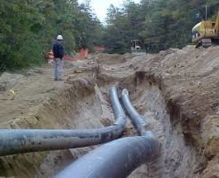 Simultaneous laying of the main gas line and parallel