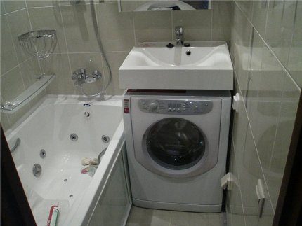 Máquina de lavar roupa pequena