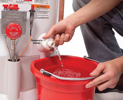 Vypouštění vody z kotle do kbelíku