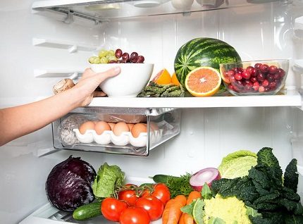 Armazenamento de alimentos no frigobar