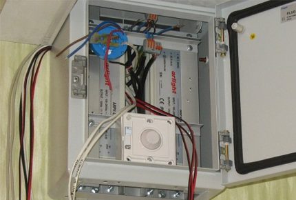 Multi-channel dimmer sa electrical panel