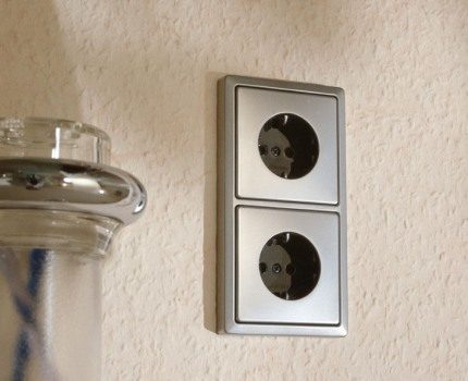Double outlet
