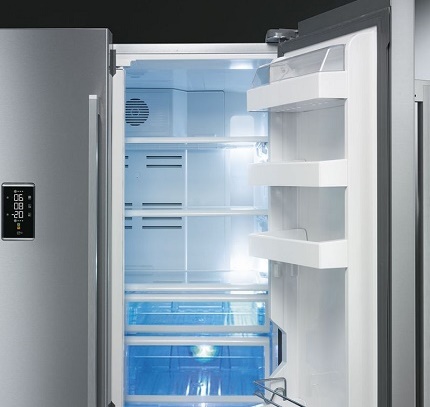 Modelo de refrigerador de puertas múltiples de Smeg