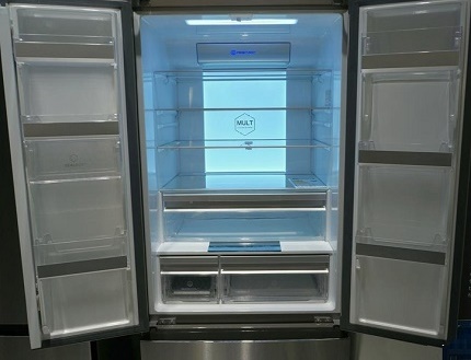Interior del refrigerador Haier
