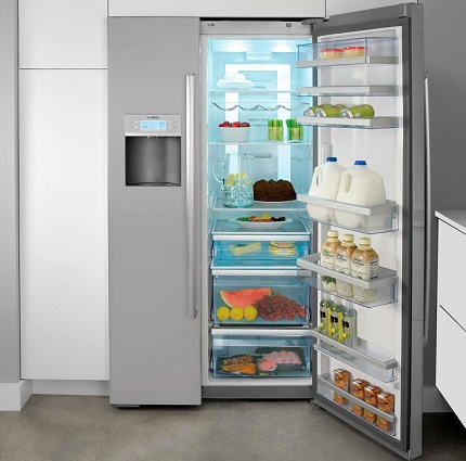 Modelo de refrigerador con maquina de hielo