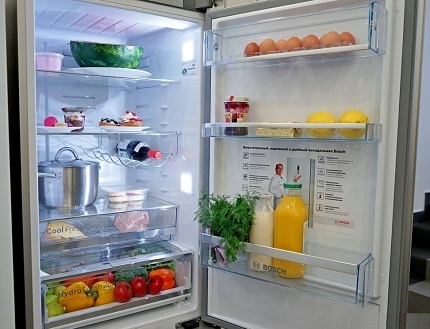 The interior of the Bosch refrigerator