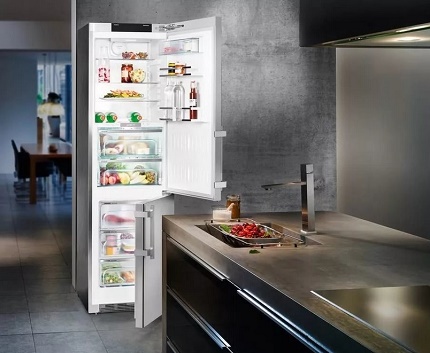 Disadvantages of refrigerators with a freezer below