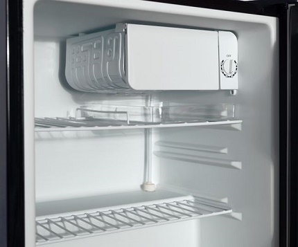 Elektromechanický způsob ovládání chladničky