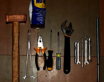 Tools for disassembling machines