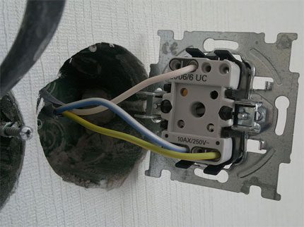 Installation of the passage switch